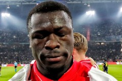 利物浦球星斯洛特绝杀传奇：逆转奇迹与团队合作胜利